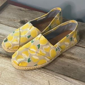 Toms size 7.5w Lemon slip on shoes